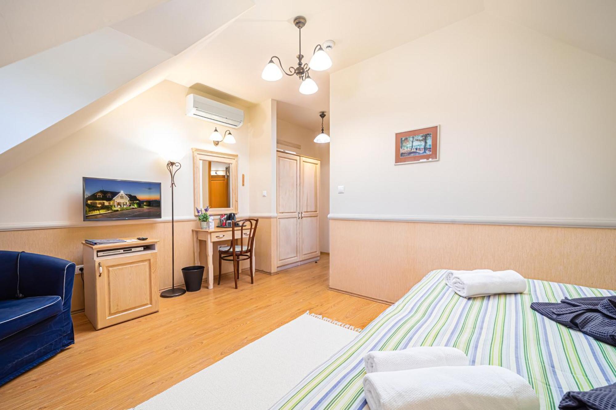 Отель Rigotanya Relax & Wellness Panzio Buekfuerdo Экстерьер фото