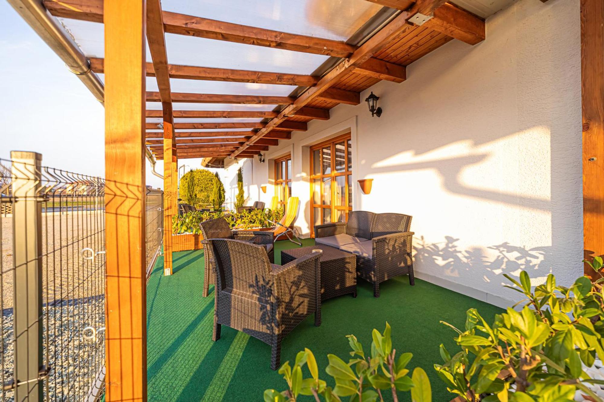 Отель Rigotanya Relax & Wellness Panzio Buekfuerdo Экстерьер фото
