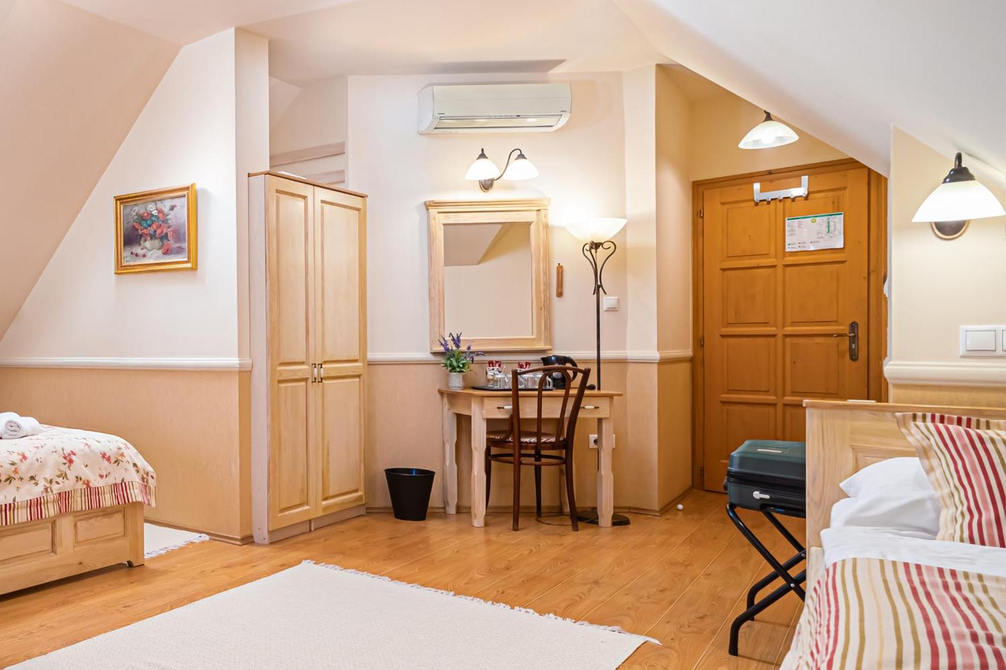 Отель Rigotanya Relax & Wellness Panzio Buekfuerdo Экстерьер фото