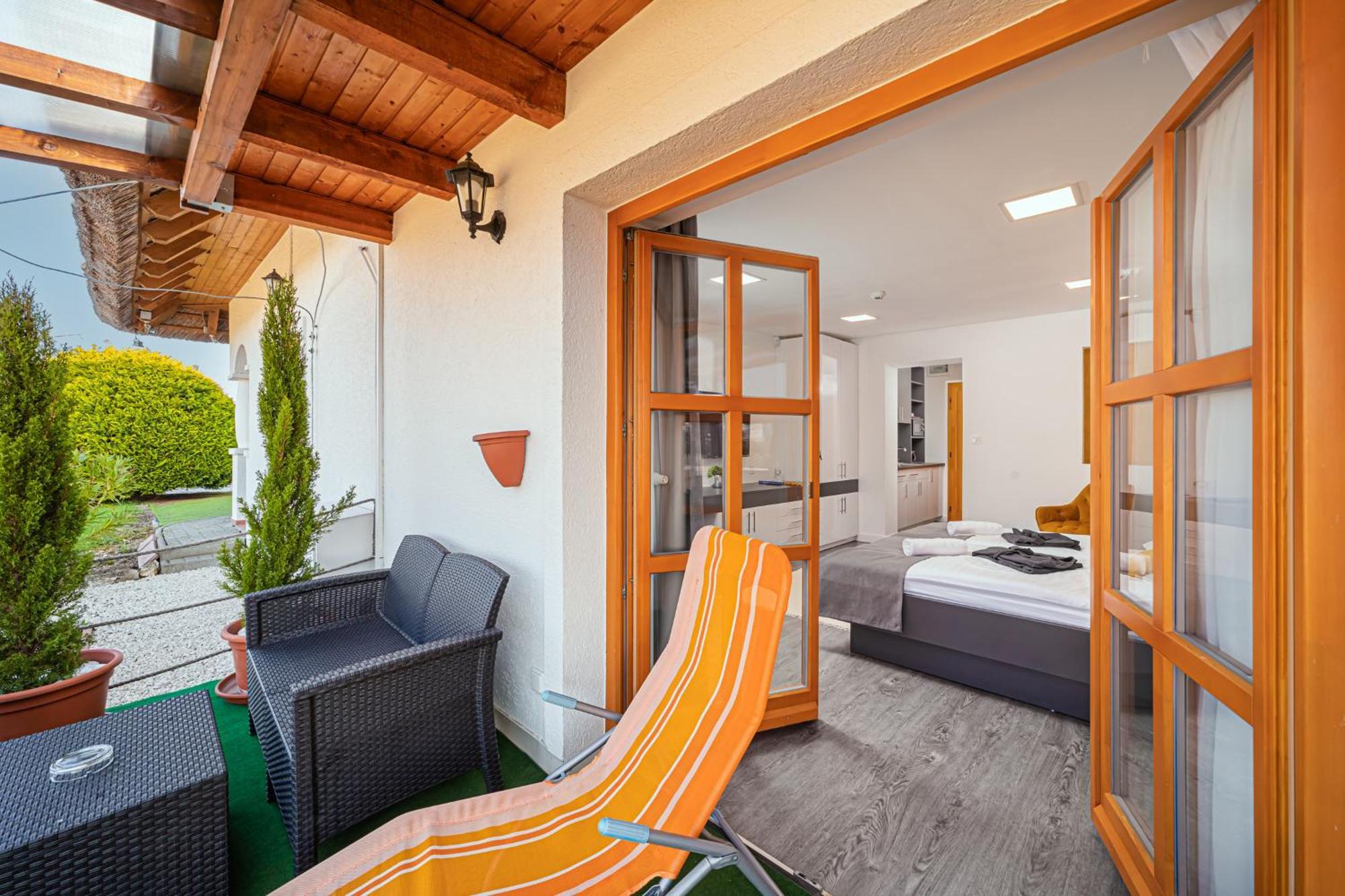 Отель Rigotanya Relax & Wellness Panzio Buekfuerdo Экстерьер фото