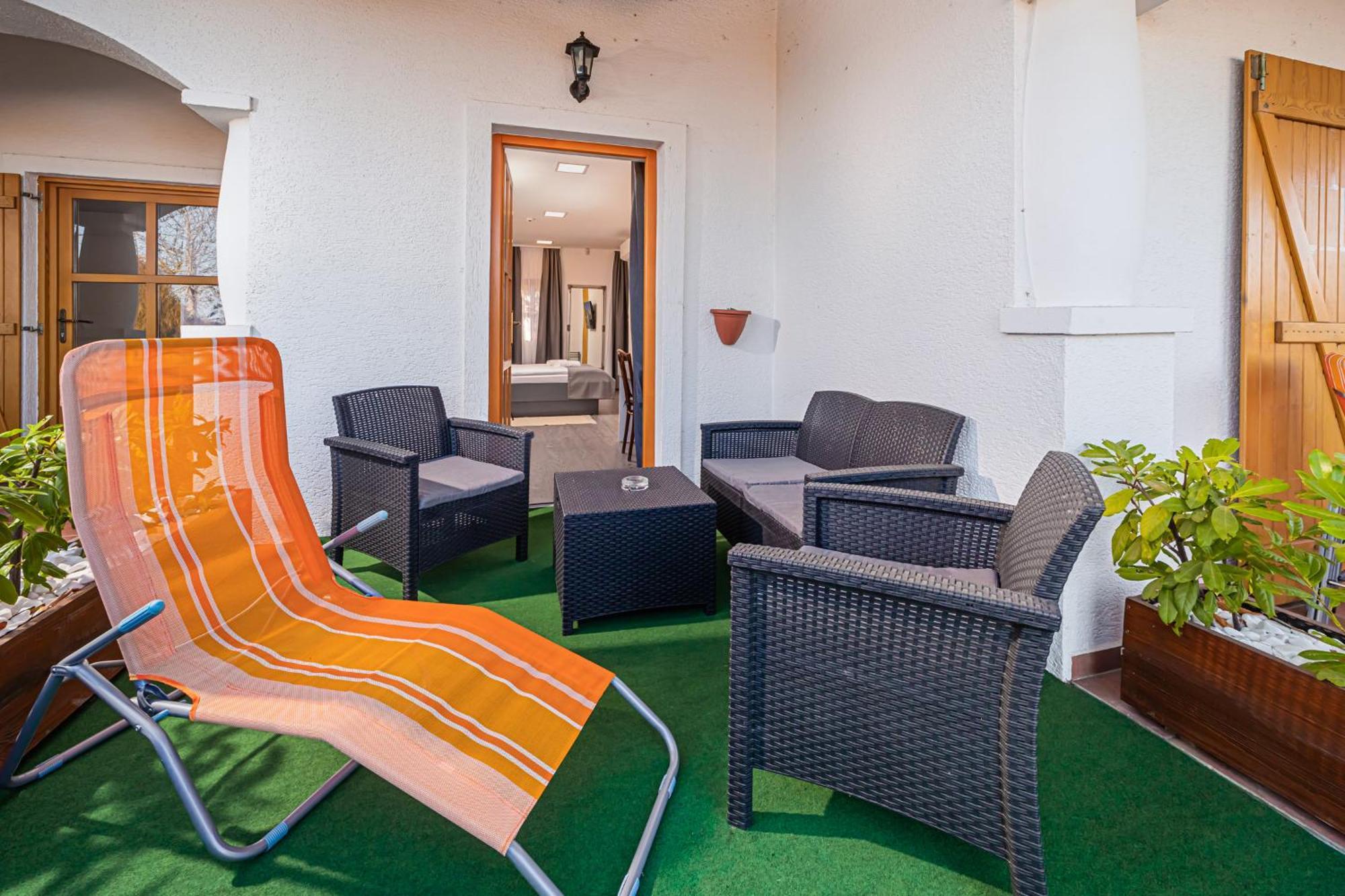 Отель Rigotanya Relax & Wellness Panzio Buekfuerdo Экстерьер фото